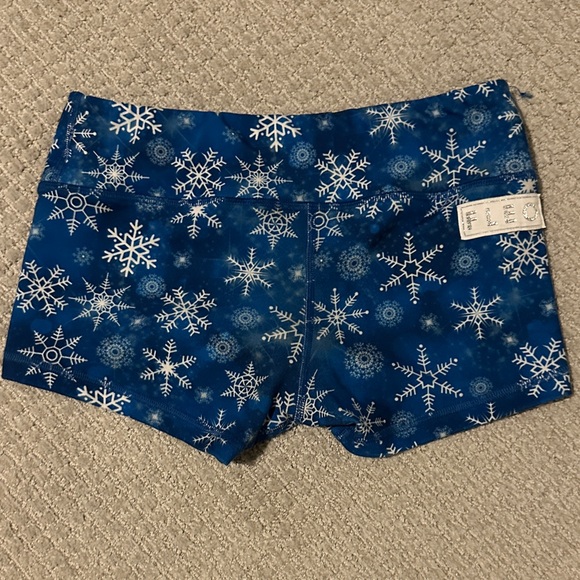 Fleo Blue Snowflake Shorts - Picture 2 of 4